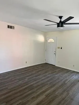305 E Eggleston St #2 — Photo 8