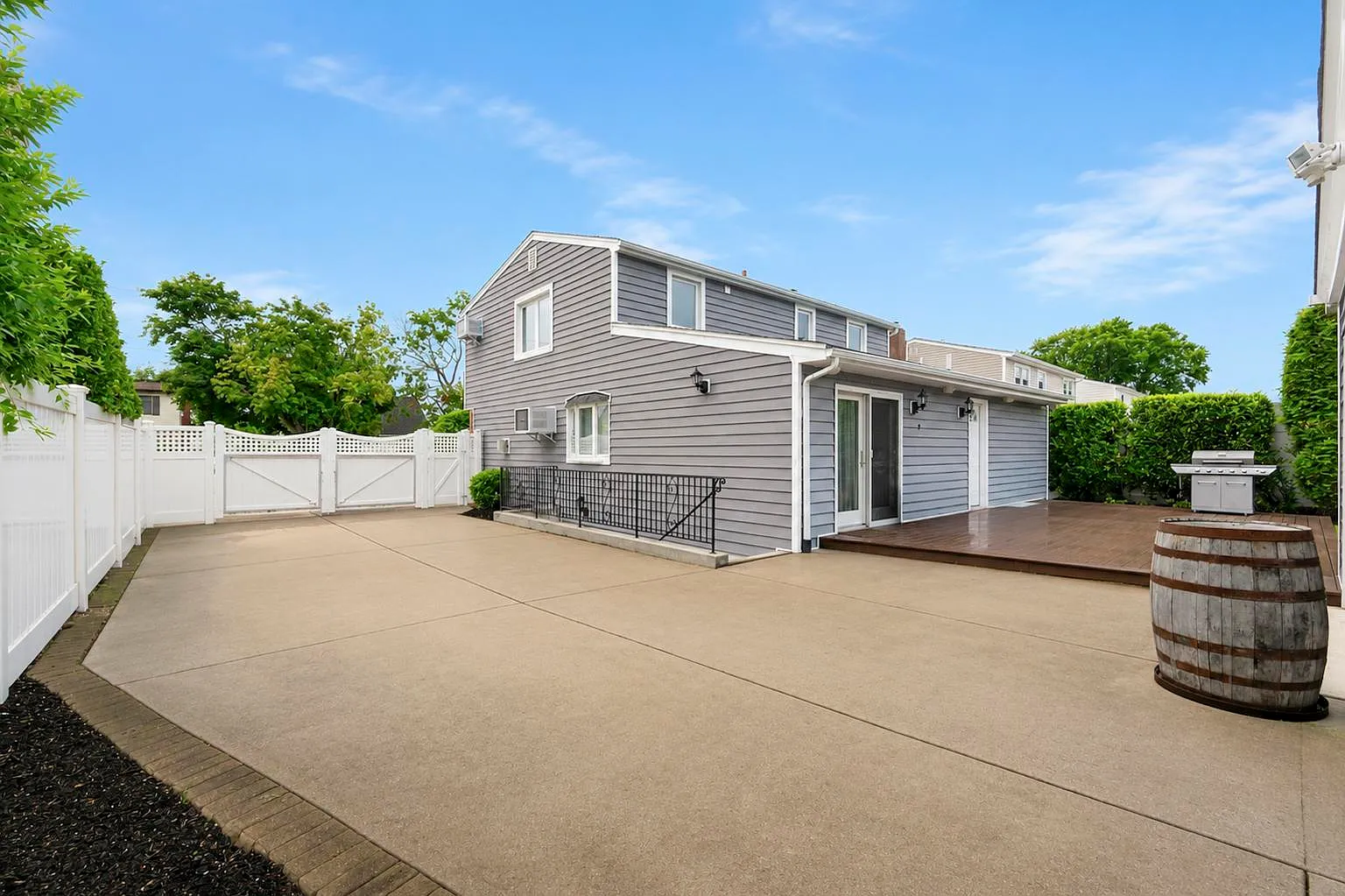 2 bed, $2,500 — Photo 2