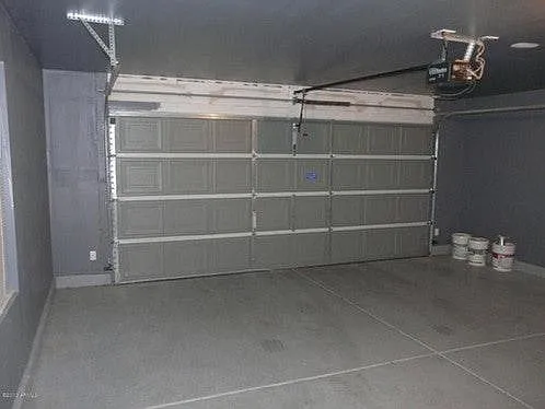 N 82nd Gln — Photo 20