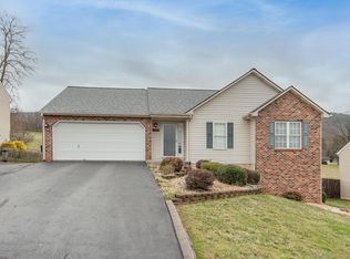 1323 Cedar Hl, Roanoke, VA 24019