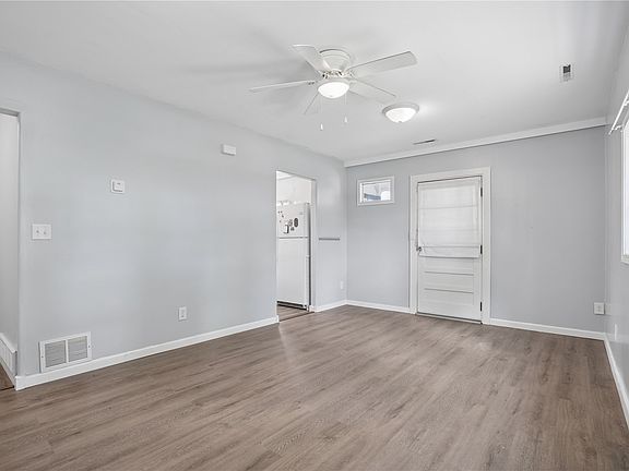 5th image of 1052 Daniels St NE