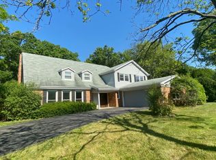 6 Cedar Ln, Lincolnshire, IL 60069