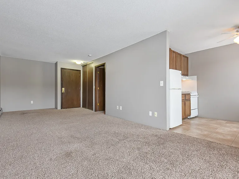 Roseville, MN Rosedale Estates | Living