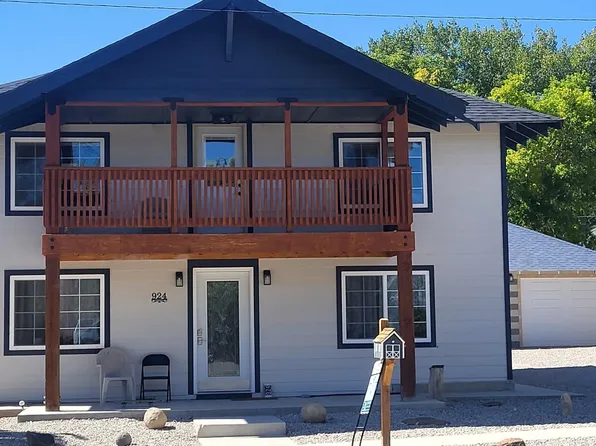 924 7th St, Rawlins, WY 82301