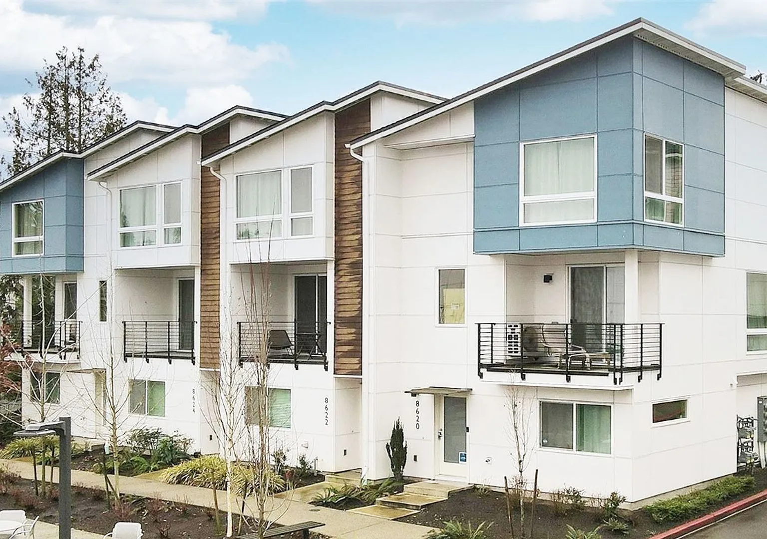 Contemporary Wedgwood 3 Bed, 3 Bath Townhome W/ 10' Ceilings On Main Floor — Photo 1