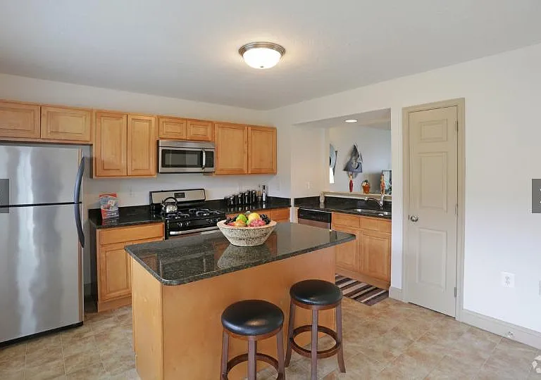 Sunpointe Townhomes — Photo 9