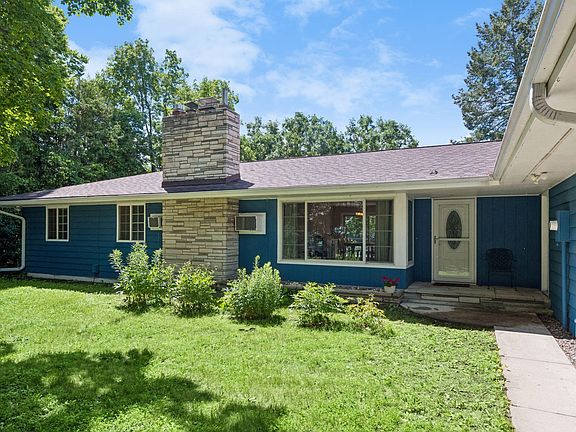 2nd image of 4569 Shoreline Dr