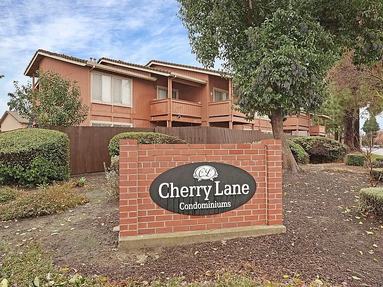 495 Cherry Ln #J — Photo 9