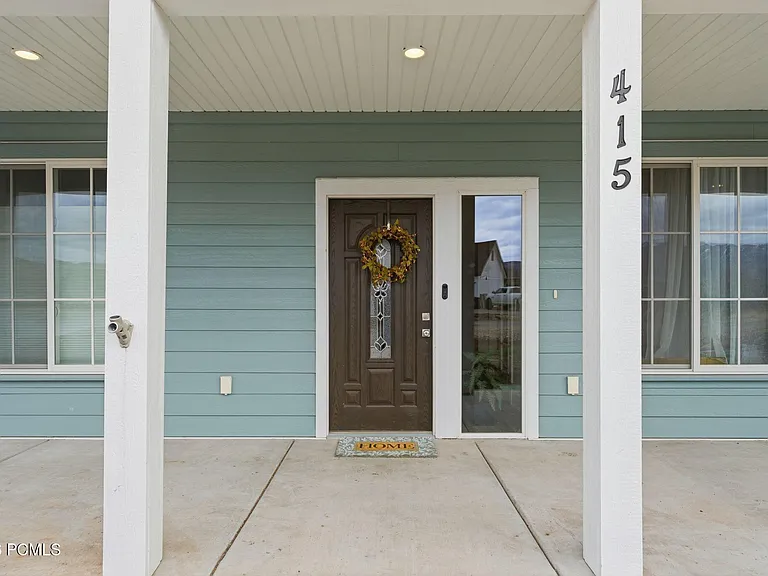 415 E Earl St — Photo 7