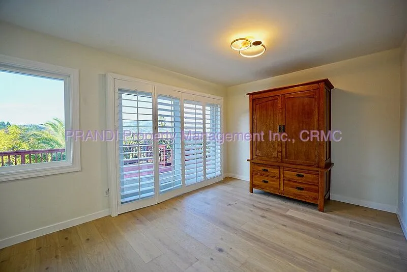 4 bed, 2.5 bath, 1839 sqft, $5,400 — Photo 3