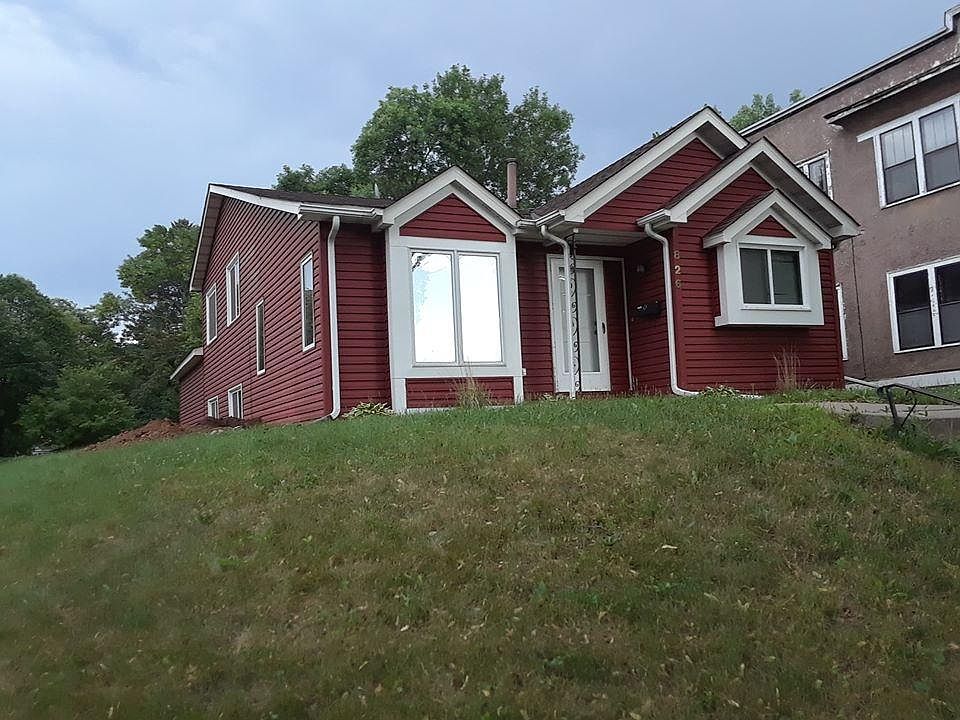2nd image of 826 Elwood Ave N