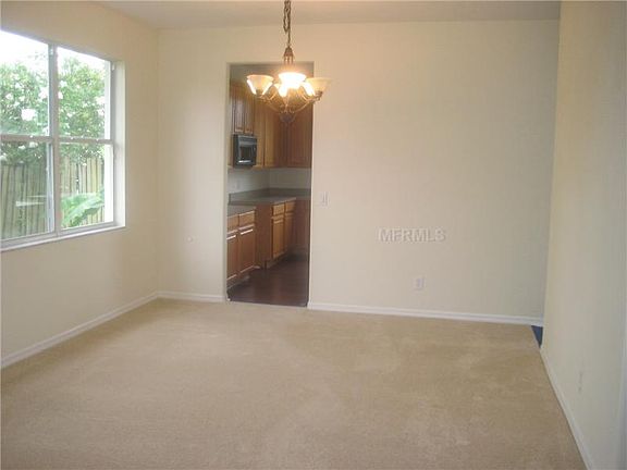 4th image of 145 Tennis Ct