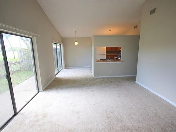 3rd image of 10338 Rosemount Dr