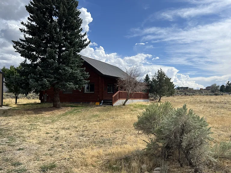 818 Abarr Plz — Photo 2