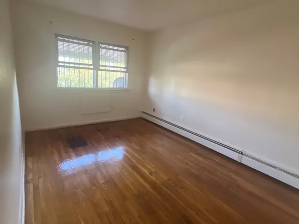936 E 226th St #3, Bronx, NY 10466