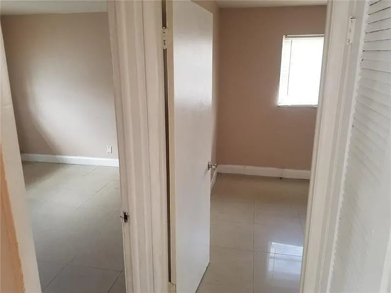 3 bed, 1.0 bath, 900 sqft, $2,000 — Photo 3