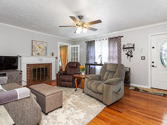 3rd image of 607 Hillcrest Dr
