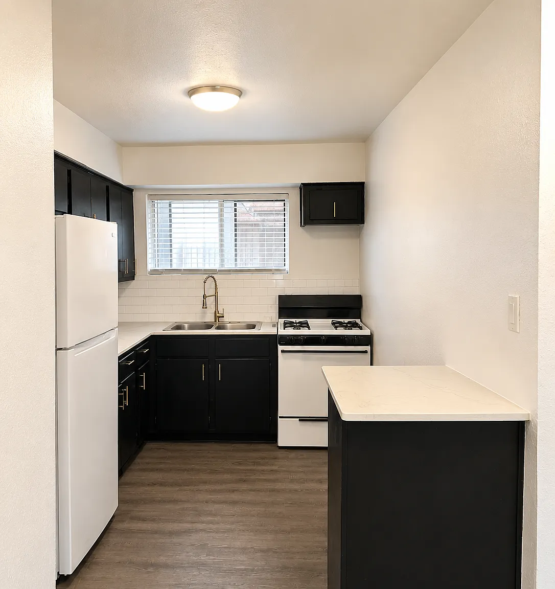 2712 Oakcliff Street - 6 — Photo 3