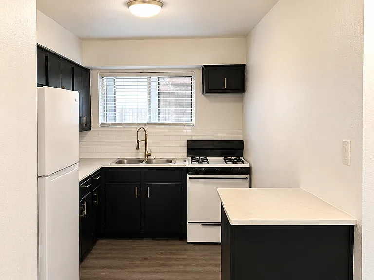 2712 Oakcliff St #6 — Photo 3