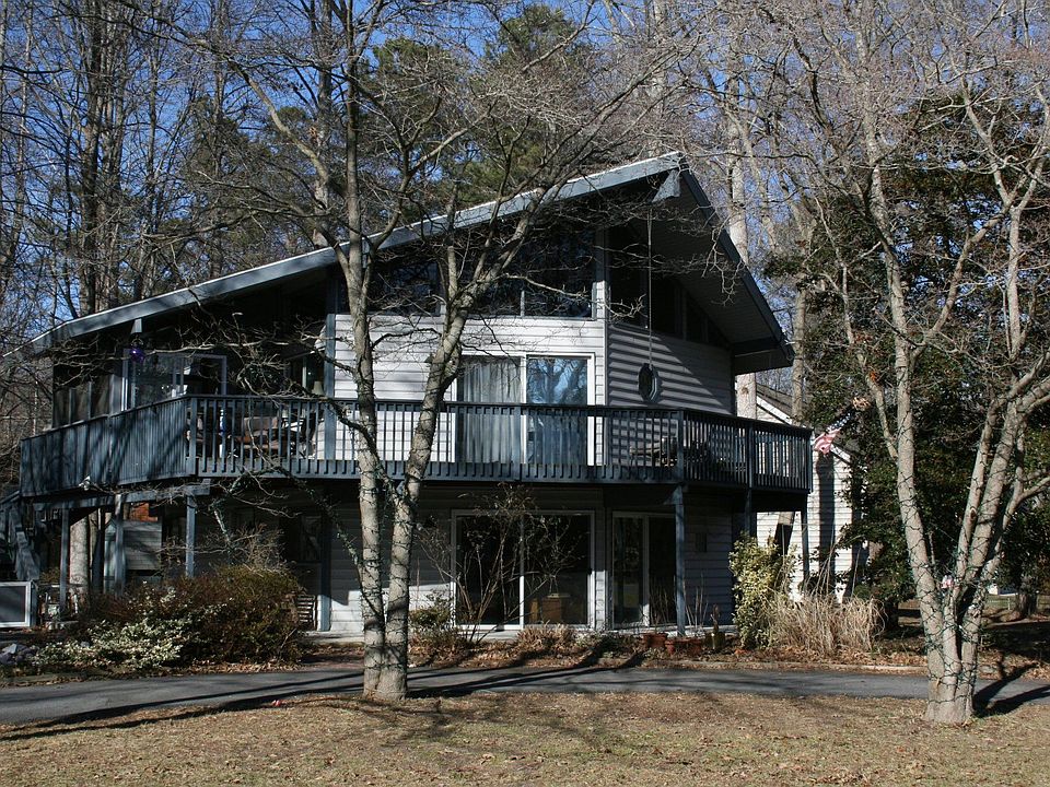 1st image of 23586 Marina Dr E