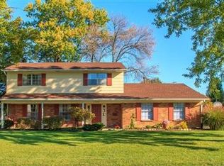 1365 Carrilon Woods Dr, Dayton, OH 45458