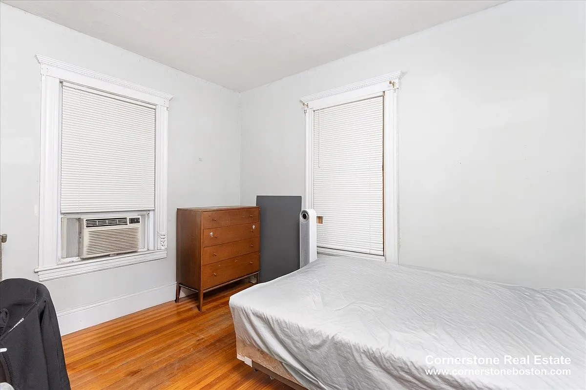 4 bed, 1.0 bath, $4,800 — Photo 4