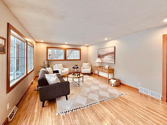 4th image of 5958 Hillcrest Rd