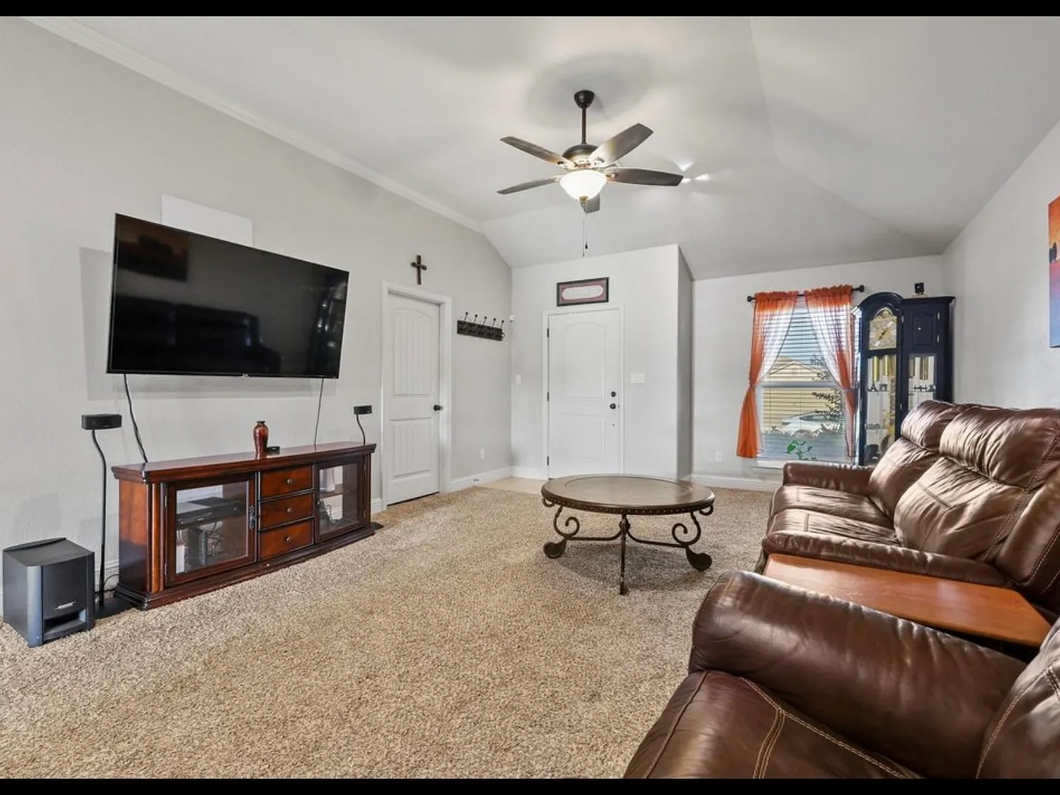 3 bed, 1443 sqft, $1,975 — Photo 3