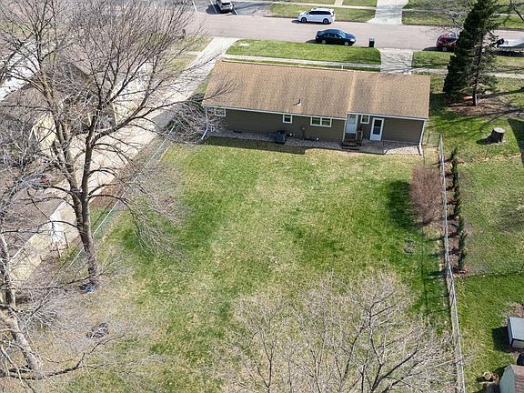 5th image of 308 W Hemlock St