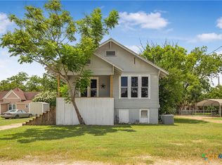 414 E Hochheim St, Yoakum, TX 77995