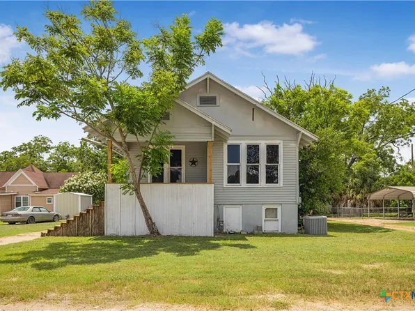 414 E Hochheim St, Yoakum, TX 77995