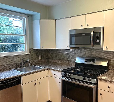 4th image of 3112 41st St