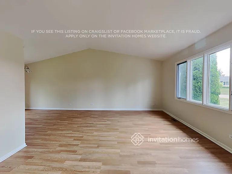 2761 Melbourne Ln — Photo 6