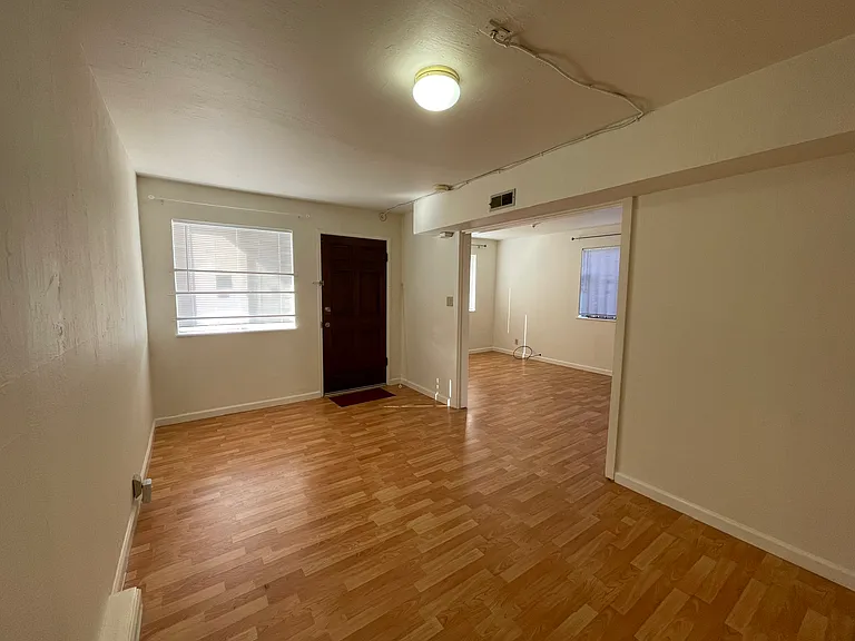 506 Athol Ave — Photo 8