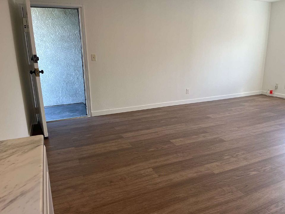 1st image of 20479 Vanowen St