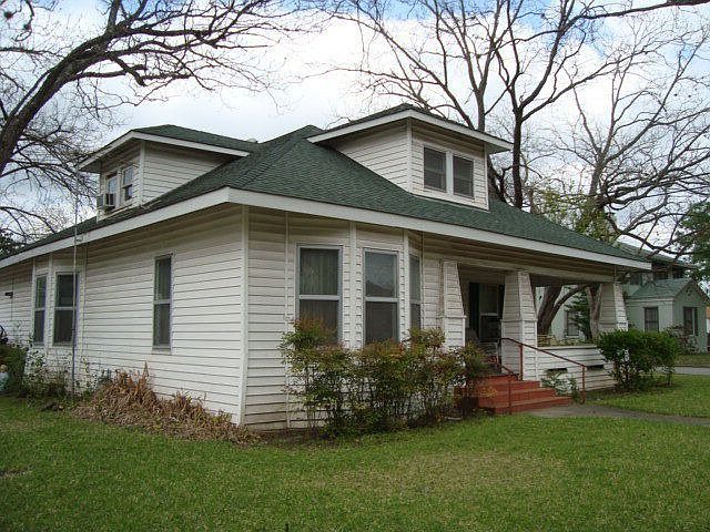 1st image of 832 E College St