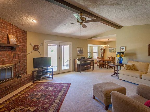 2nd image of 407 Park Dr