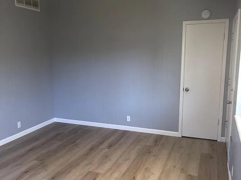 4618 S Russell St — Photo 9