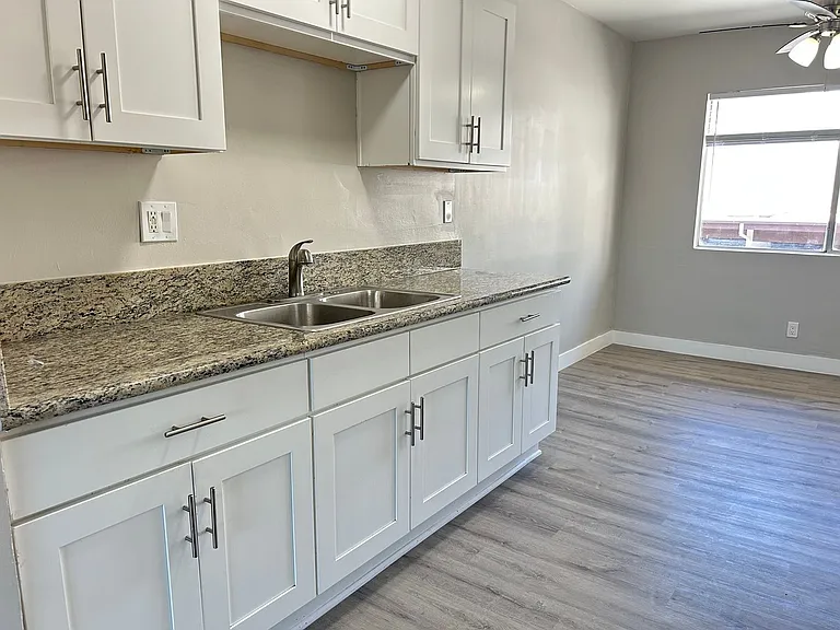 The Riviera Apartments — Photo 14
