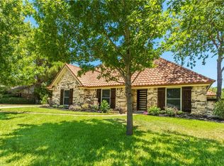 2320 Stonegate Dr N, Bedford, TX 76021