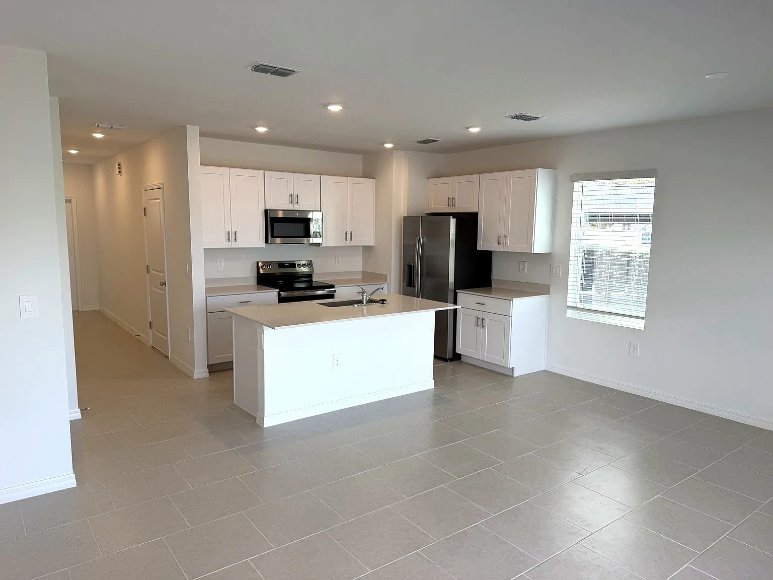 3 bed, 2.5 bath, 1392 sqft, $2,250 — Photo 2