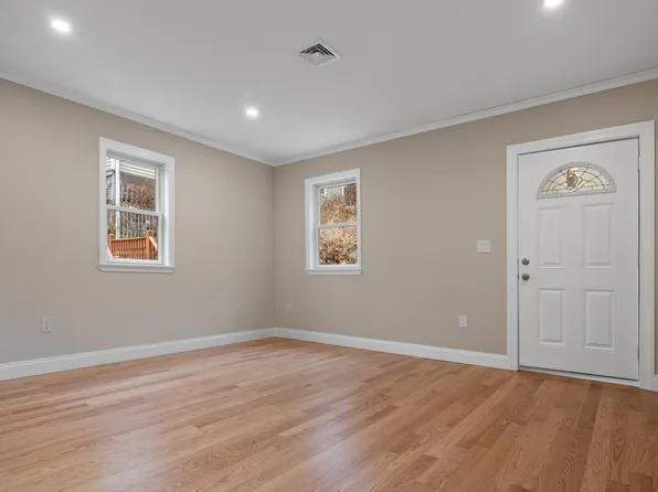 526 Undercliff Avenue image 3 of 20