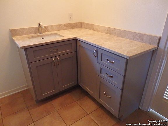 2nd image of 2918 Woodcrest Dr
