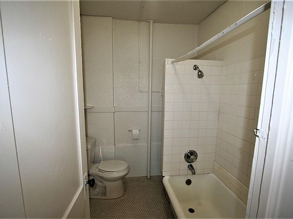 3rd image of 1115 N Logan St APT 101