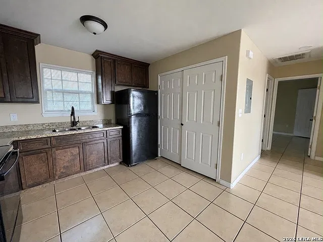 2 bed, 1.0 bath, 801 sqft, $1,000 — Photo 3