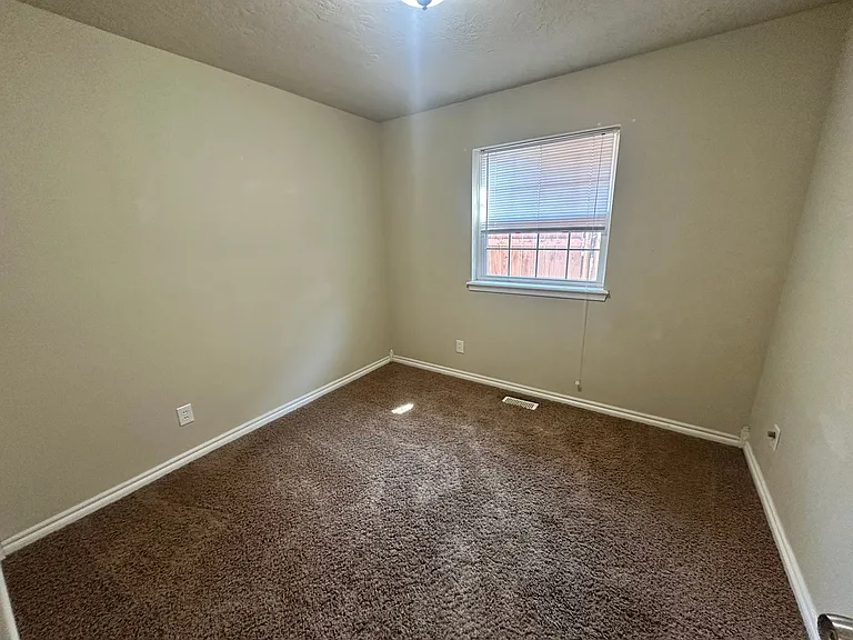 1613 Vine St — Photo 8