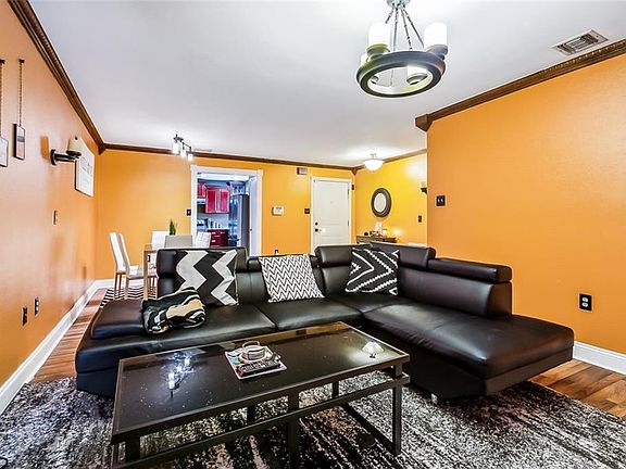 5th image of 10114 Pressburg St