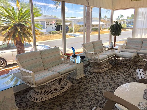 Spacious Screened Lanai