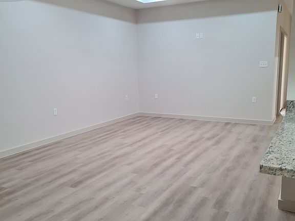 5th image of 1013 Escondido Ln E
