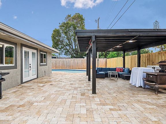 2nd image of 3851 NE 4th Avenue